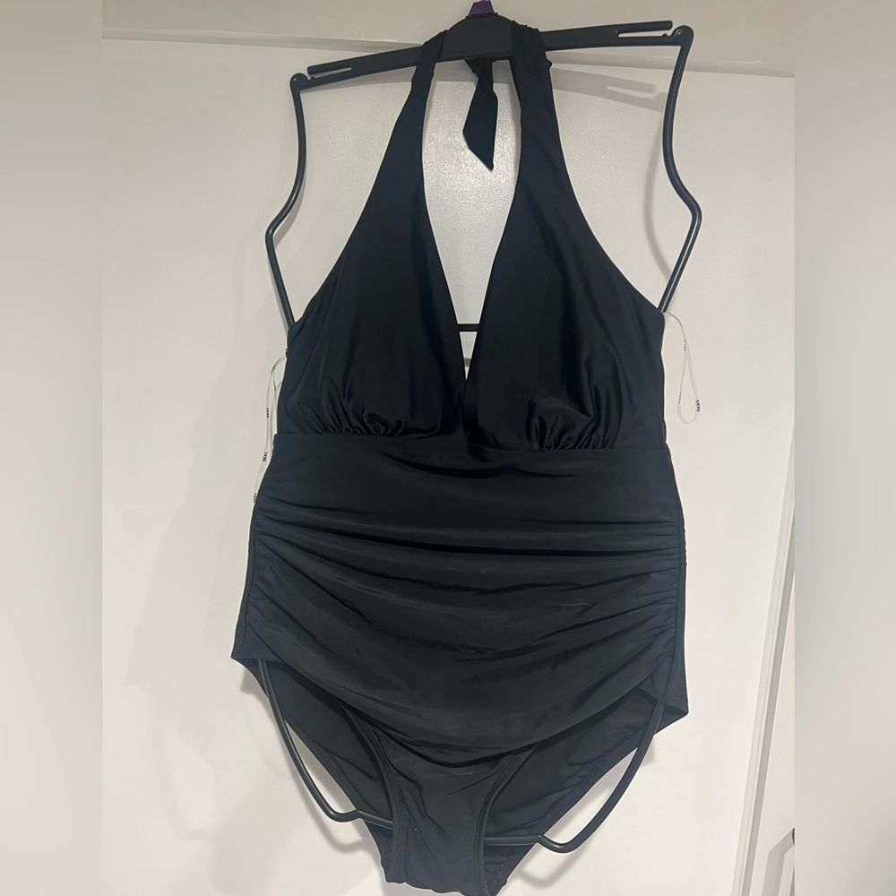 New with tags DKNY swimsuit XXL.